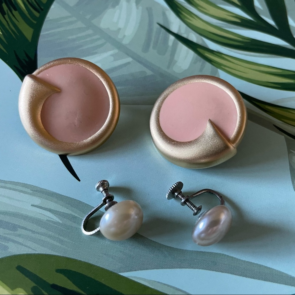 Beige flat faux Pearl screw back, beige & gold tone round shape post earrings